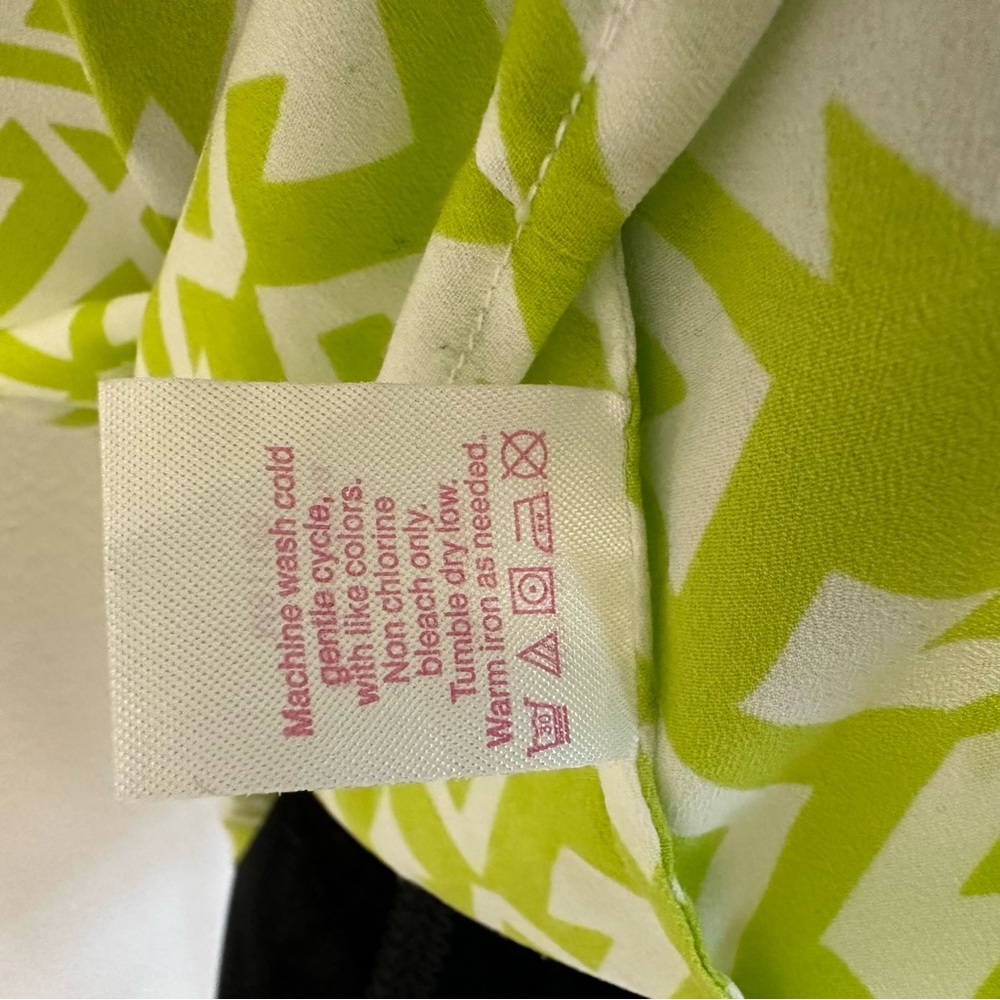 Macbeth Collection Chevron Top 🩷✨ - Picture 6 of 8